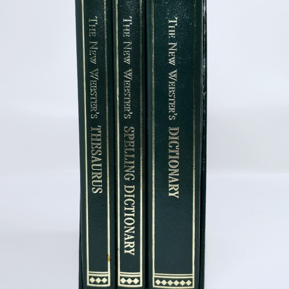 The New Webster's Desk Ref. Library 3 Book Set Dictionary, Thesaurus & Spelling - Picture 2 of 7